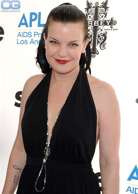 PAULEY PERRETTE Nude